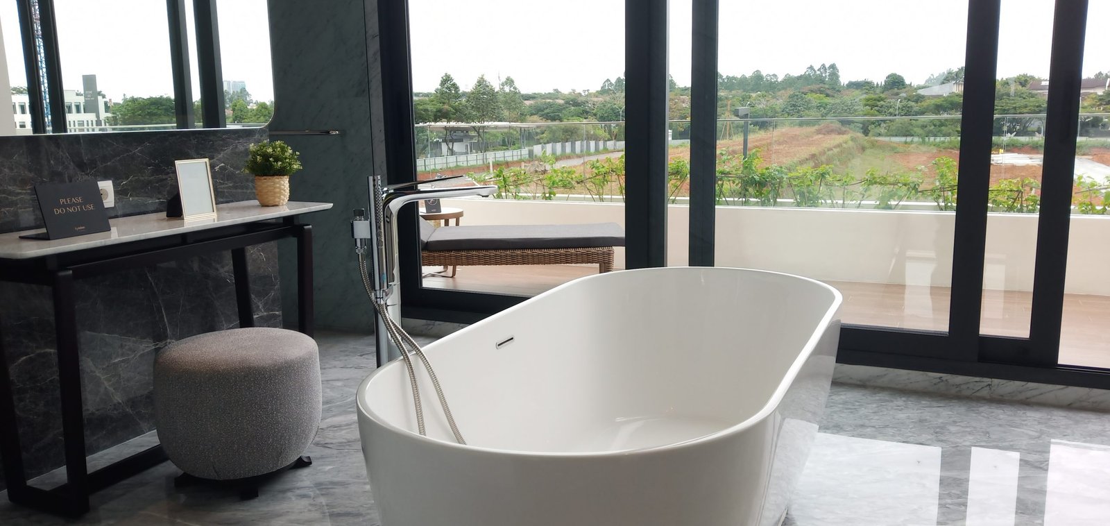 kamar mandi di navapark